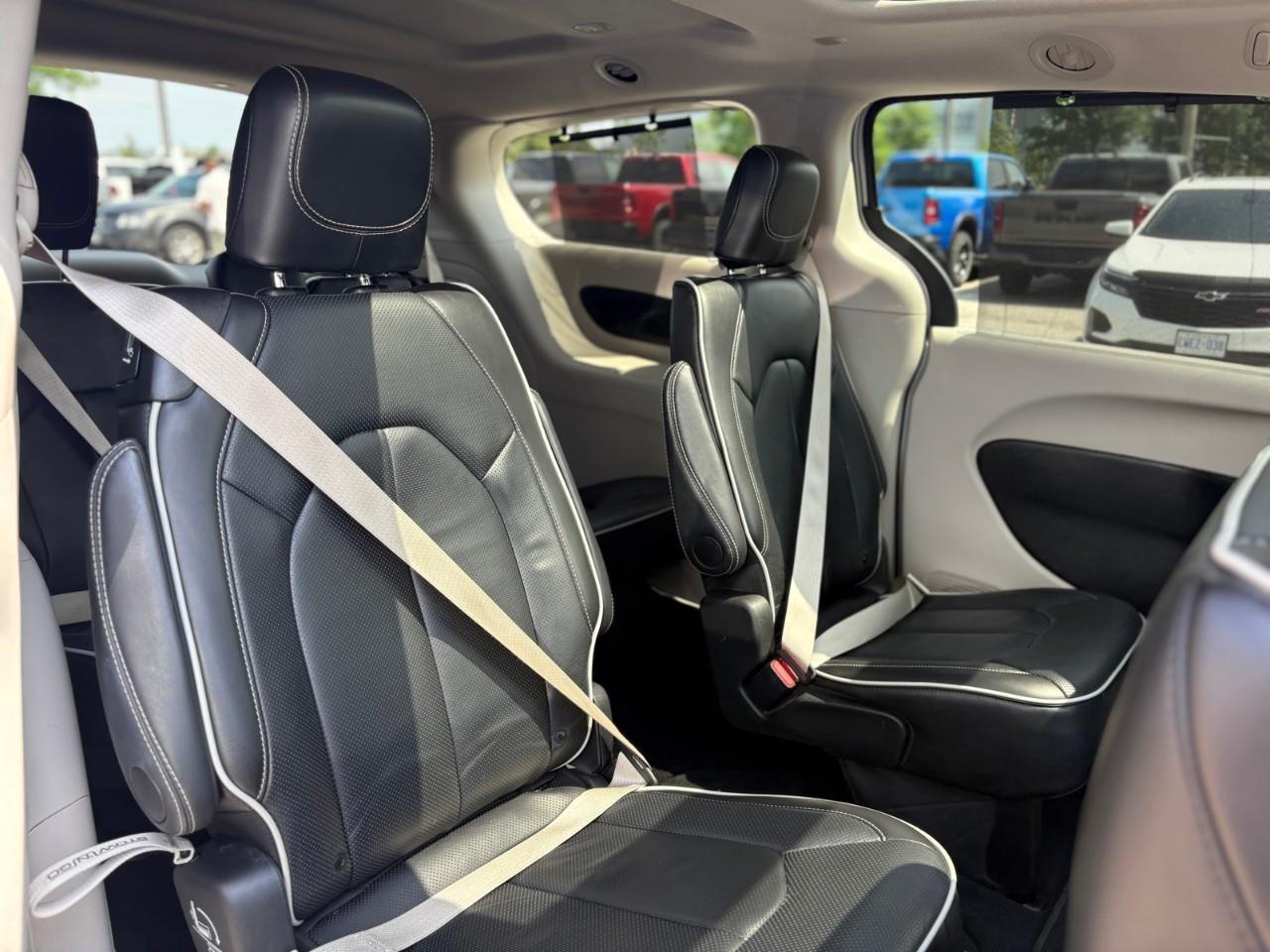 2024 Chrysler Pacifica Limited Front-Wheel Drive Passenger Van Photo