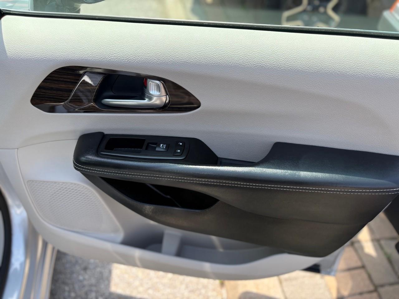 2024 Chrysler Pacifica Limited Front-Wheel Drive Passenger Van Photo