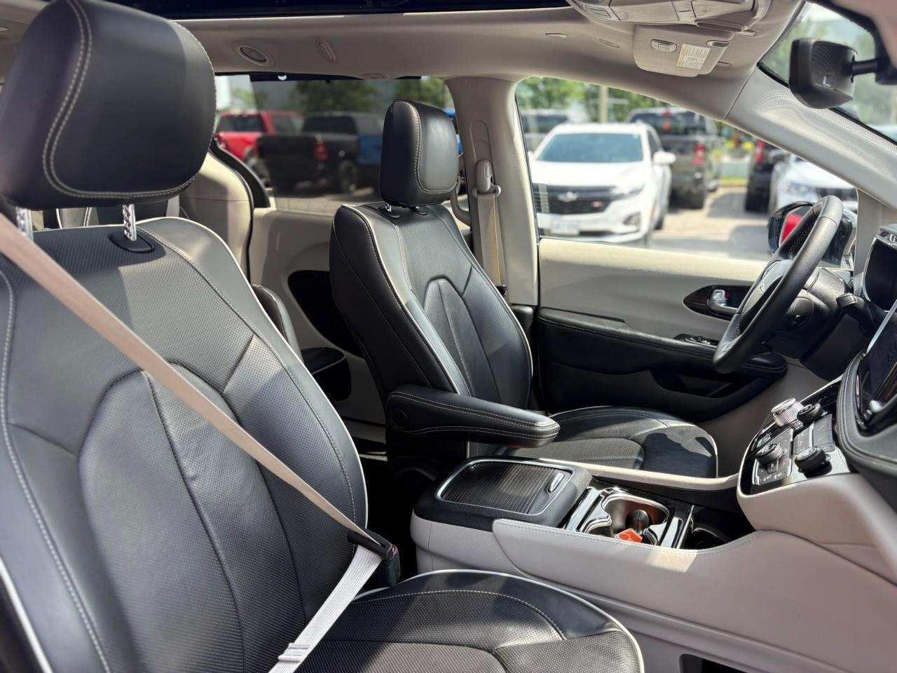 2024 Chrysler Pacifica Limited Front-Wheel Drive Passenger Van Photo