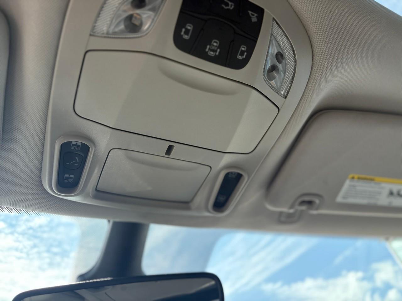 2024 Chrysler Pacifica Limited Front-Wheel Drive Passenger Van Photo