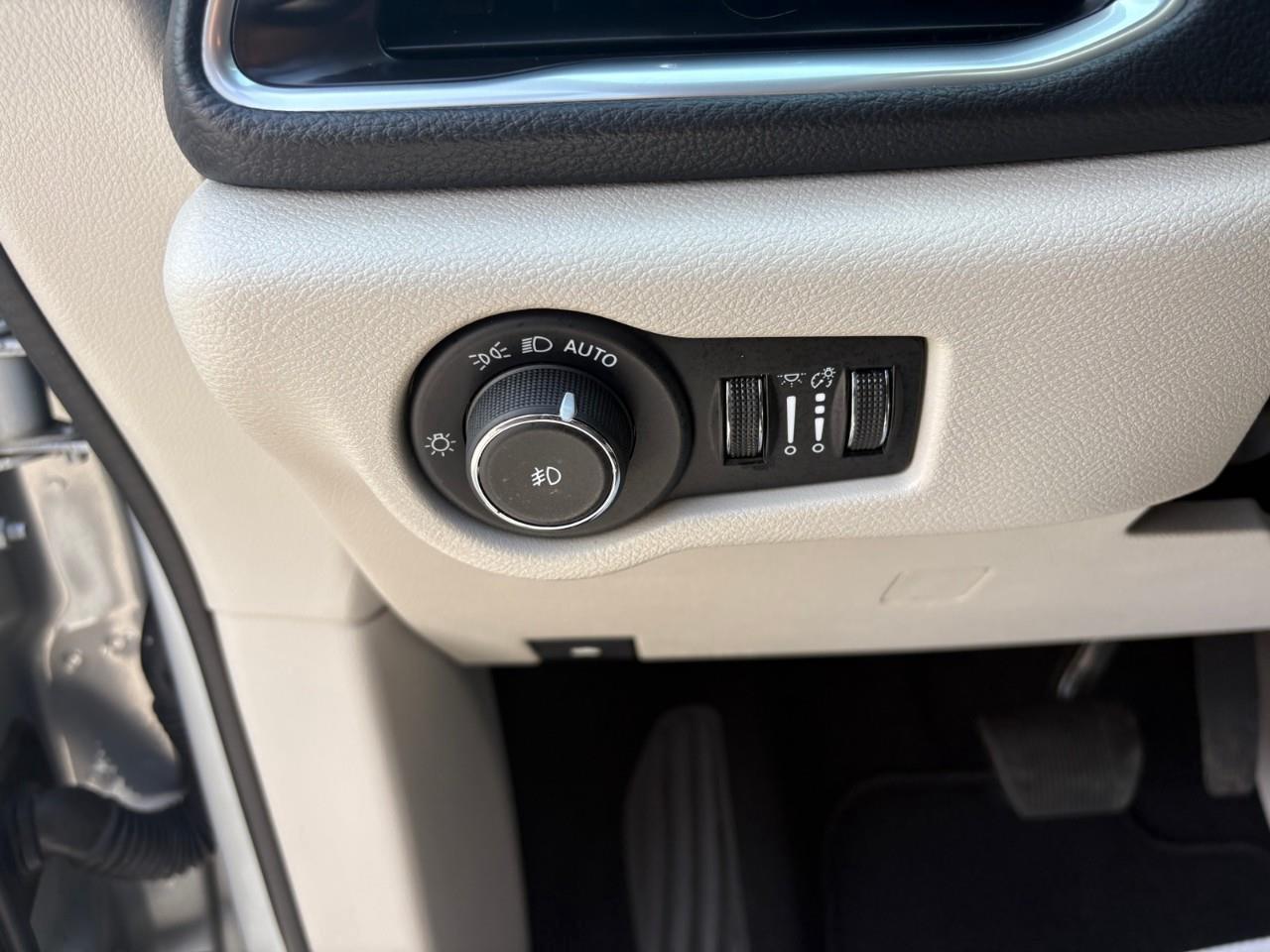 2024 Chrysler Pacifica Limited Front-Wheel Drive Passenger Van Photo