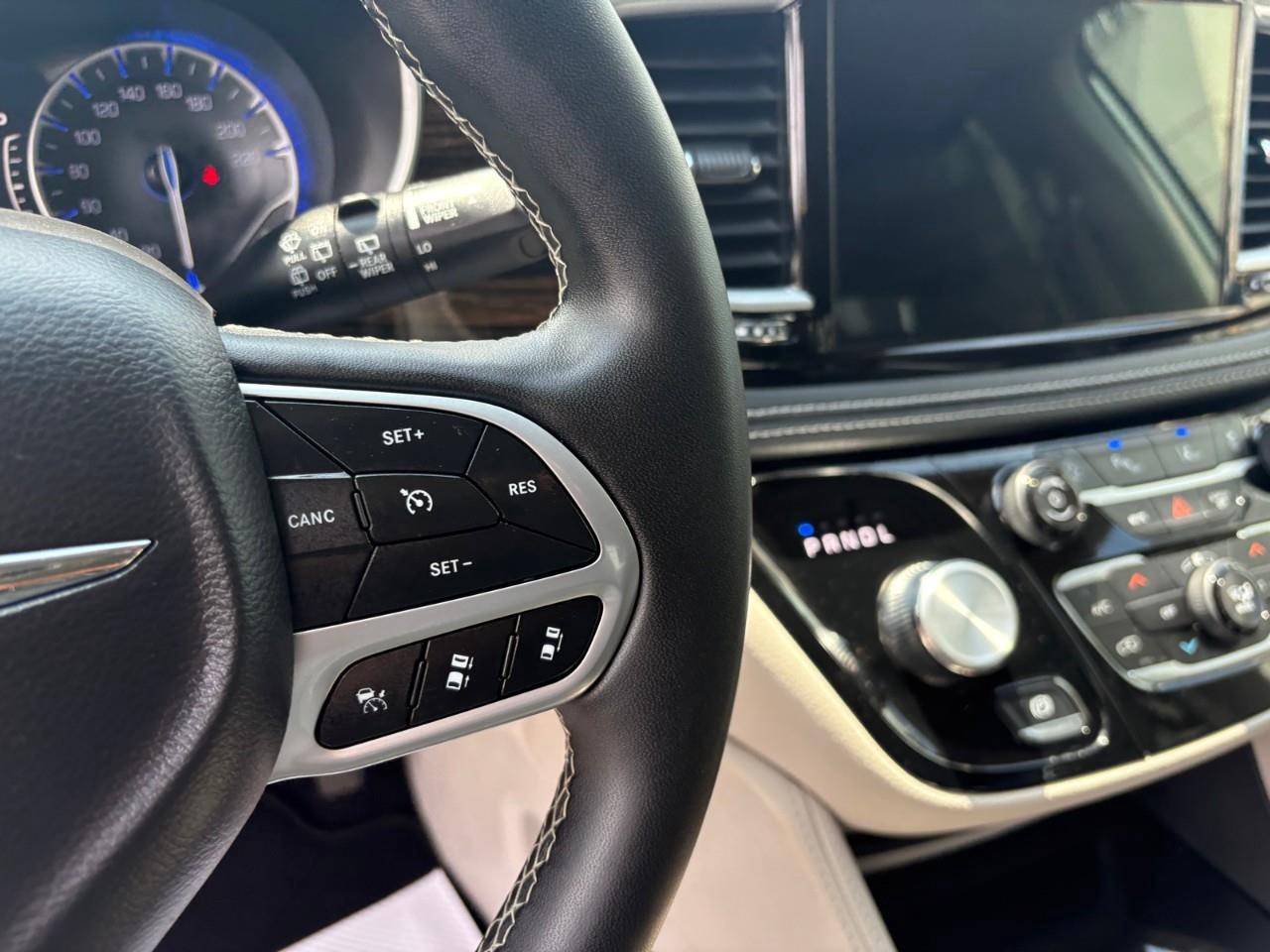 2024 Chrysler Pacifica Limited Front-Wheel Drive Passenger Van Photo