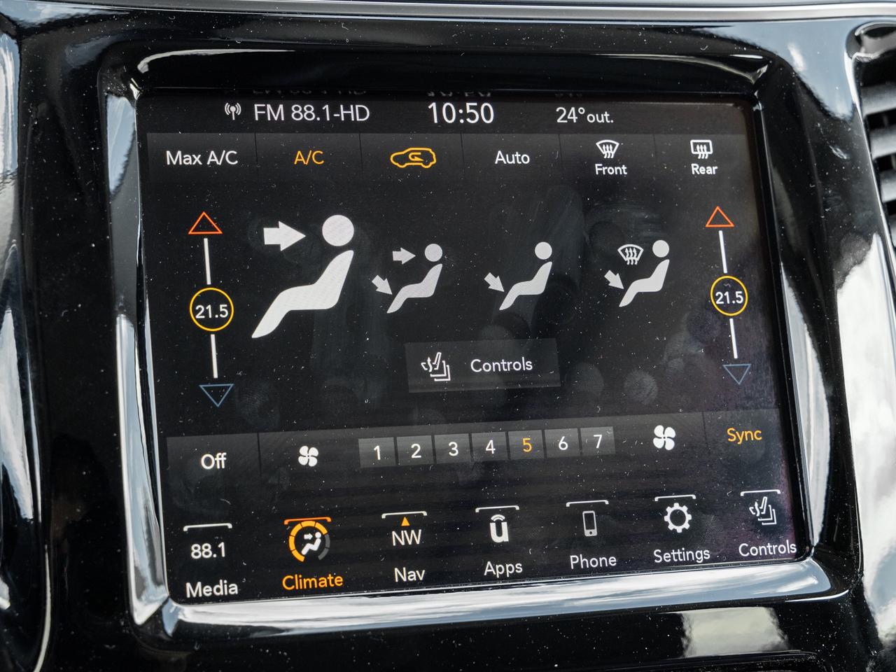 2019 Jeep Cherokee 4x4   Panoramic Sunroof   Navigation   Leather Photo