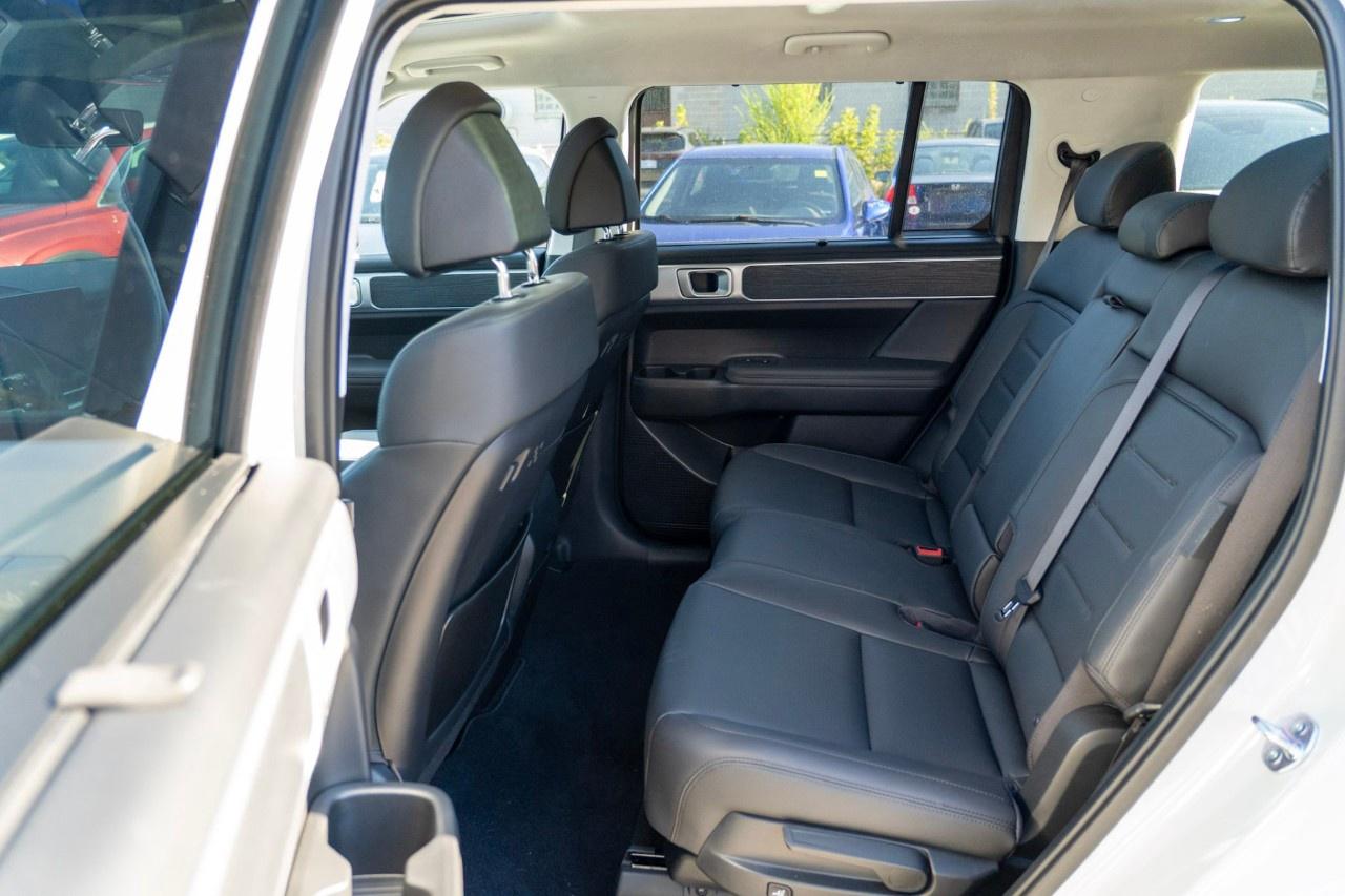 2026 Hyundai Santa Fe Hybrid Luxury AWD Photo