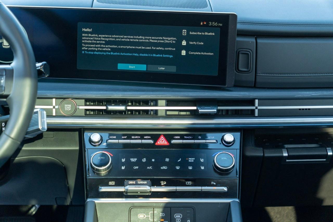 2026 Hyundai Santa Fe Hybrid Luxury AWD Photo