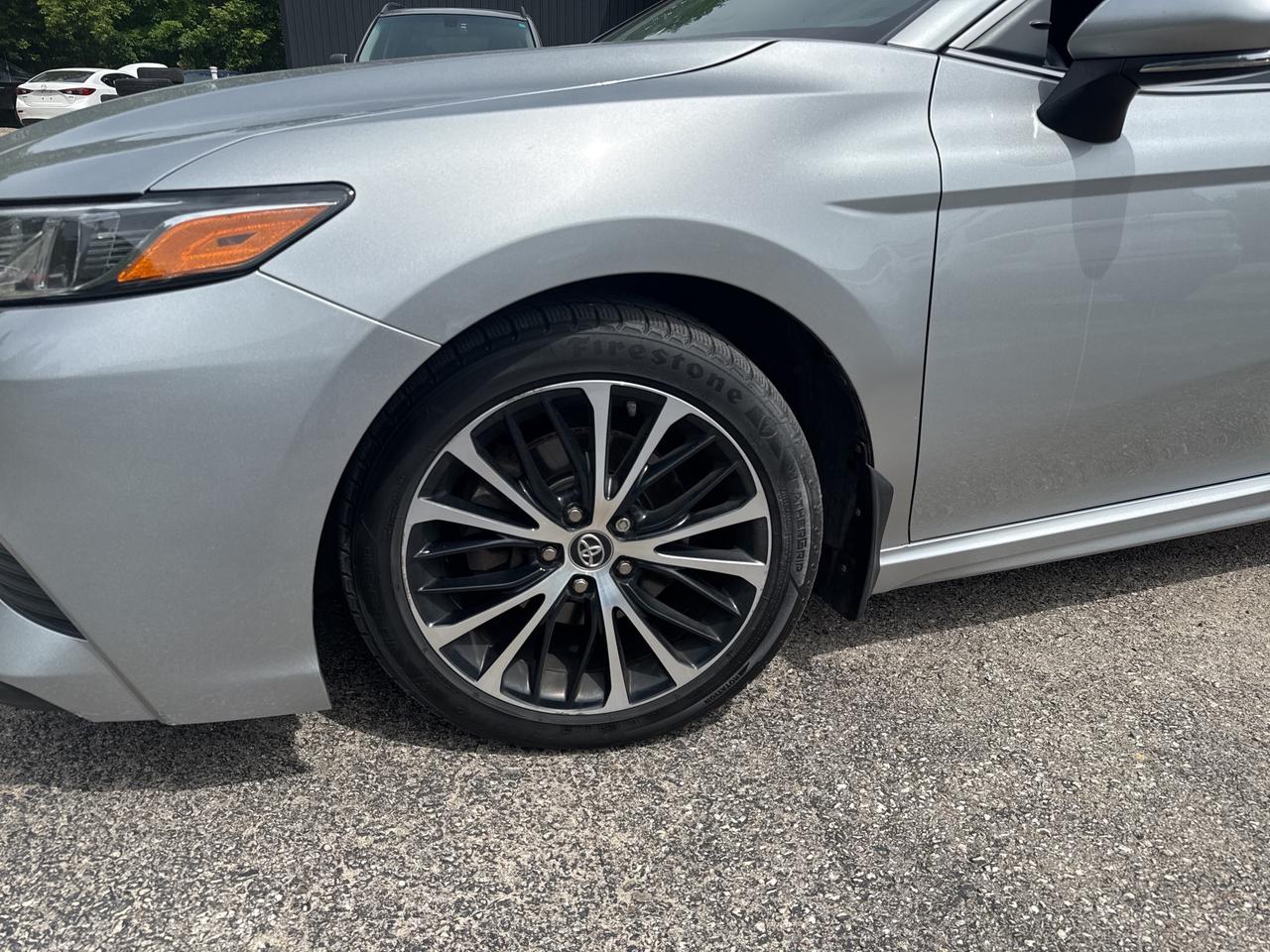 2018 Toyota Camry SE Upgrade Photo