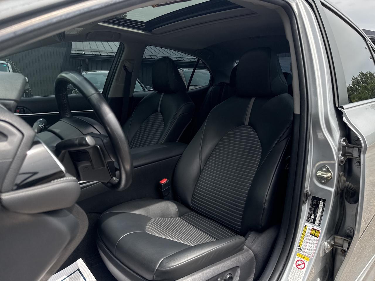 2018 Toyota Camry SE Upgrade Photo