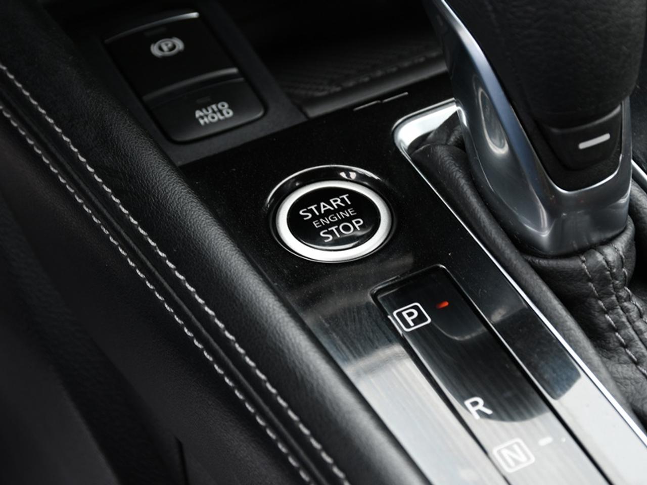 2024 Nissan Kicks SR   CarPlay   Android Auto   Heated Seats & Steer Photo