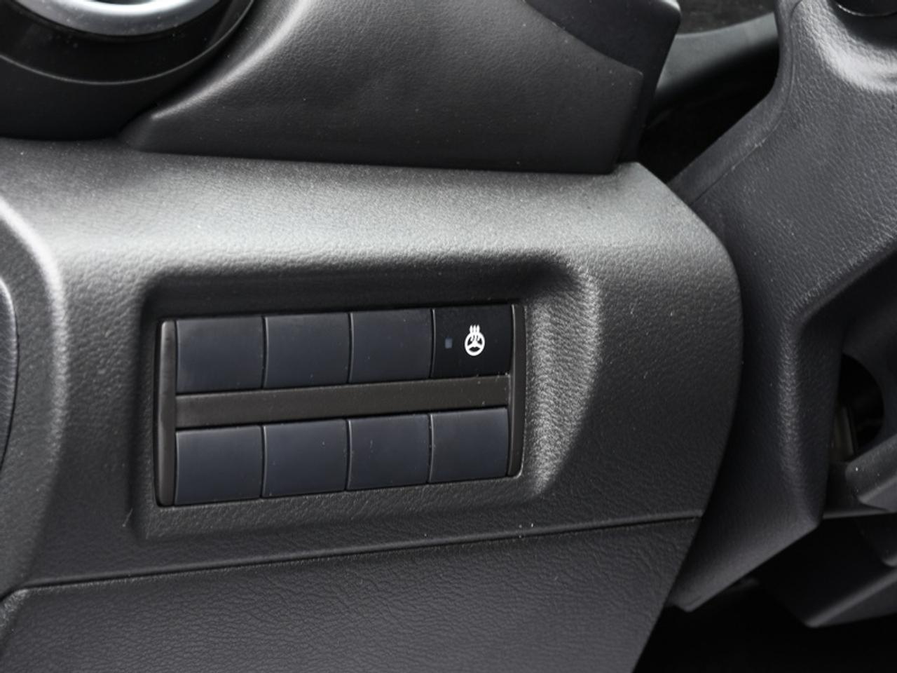 2024 Nissan Kicks SR   CarPlay   Android Auto   Heated Seats & Steer Photo
