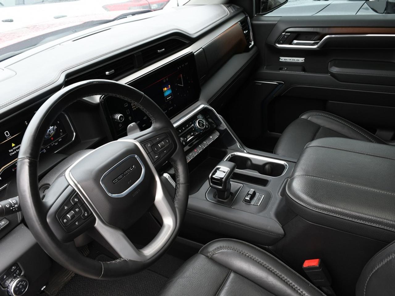2024 Nissan Kicks SR   CarPlay   Android Auto   Heated Seats & Steer Photo