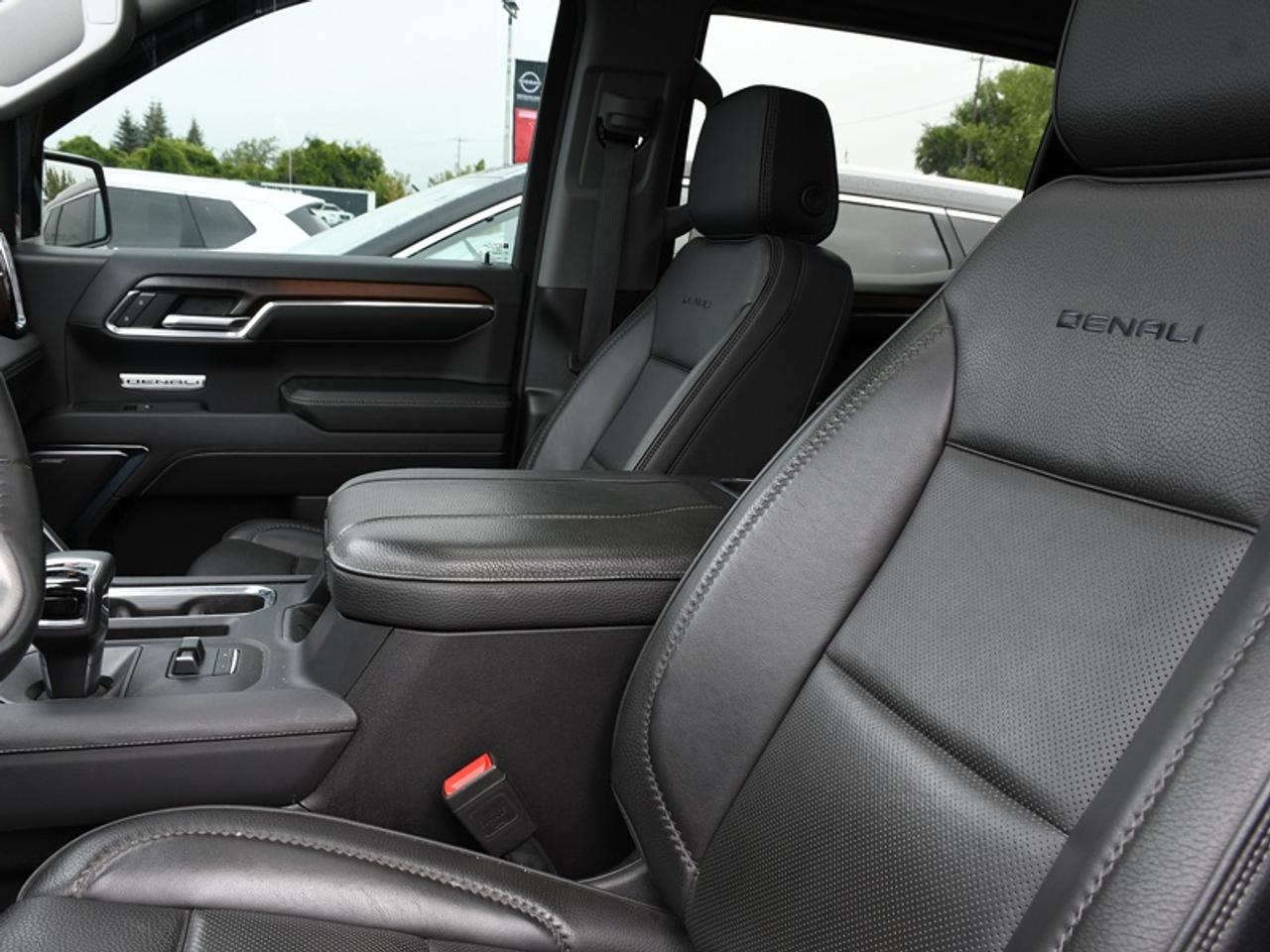 2024 Nissan Kicks SR   CarPlay   Android Auto   Heated Seats & Steer Photo