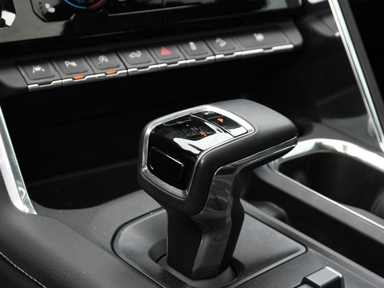2024 Nissan Kicks SR   CarPlay   Android Auto   Heated Seats & Steer Photo