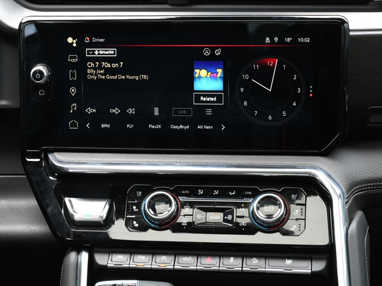 2024 Nissan Kicks SR   CarPlay   Android Auto   Heated Seats & Steer Photo