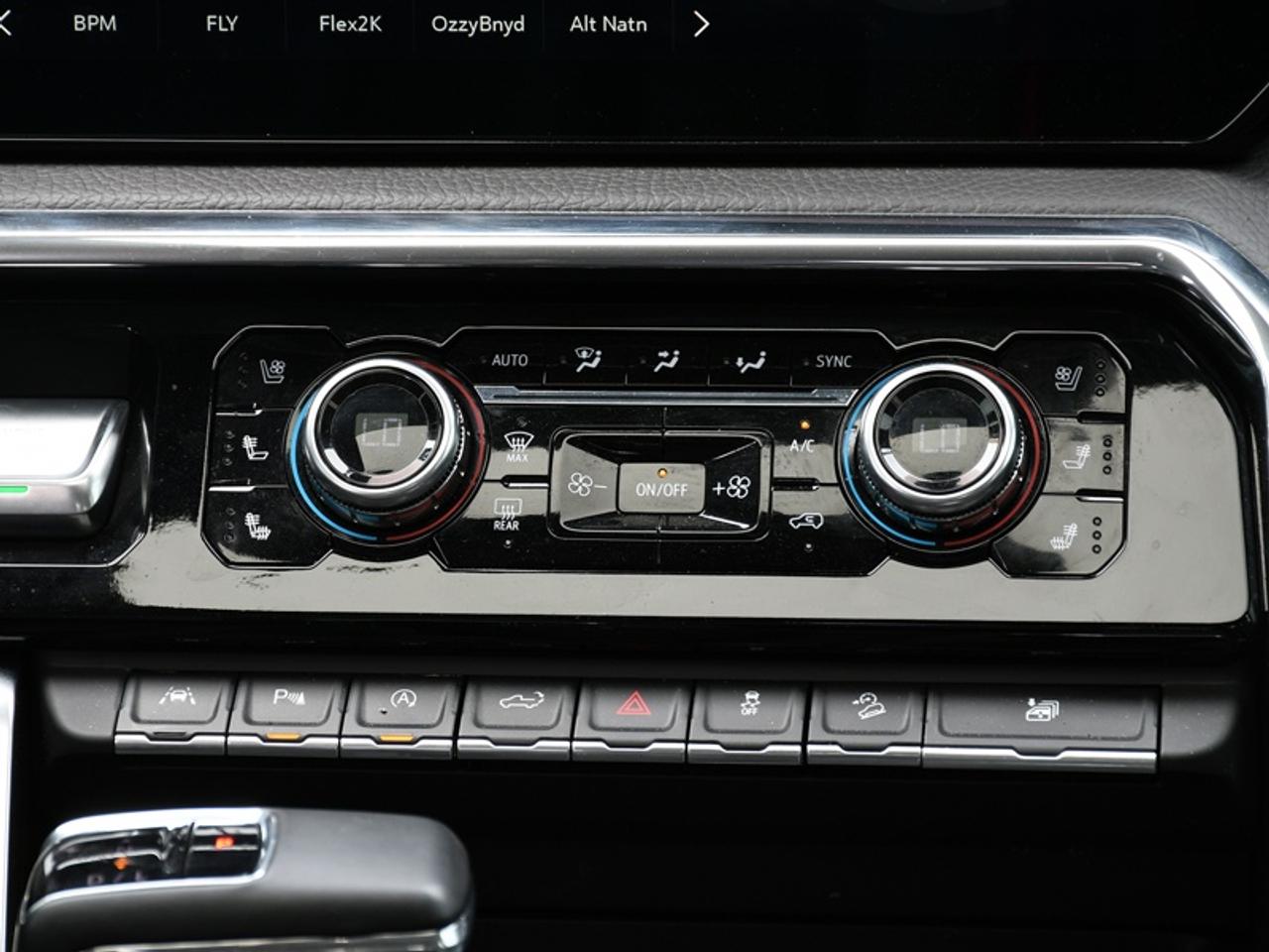 2024 Nissan Kicks SR   CarPlay   Android Auto   Heated Seats & Steer Photo