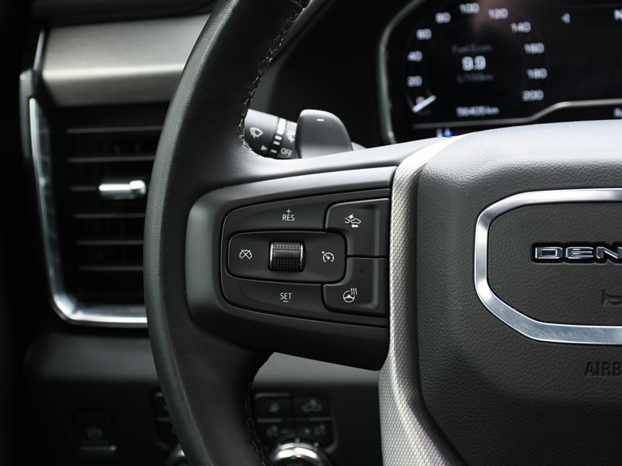 2024 Nissan Kicks SR   CarPlay   Android Auto   Heated Seats & Steer Photo
