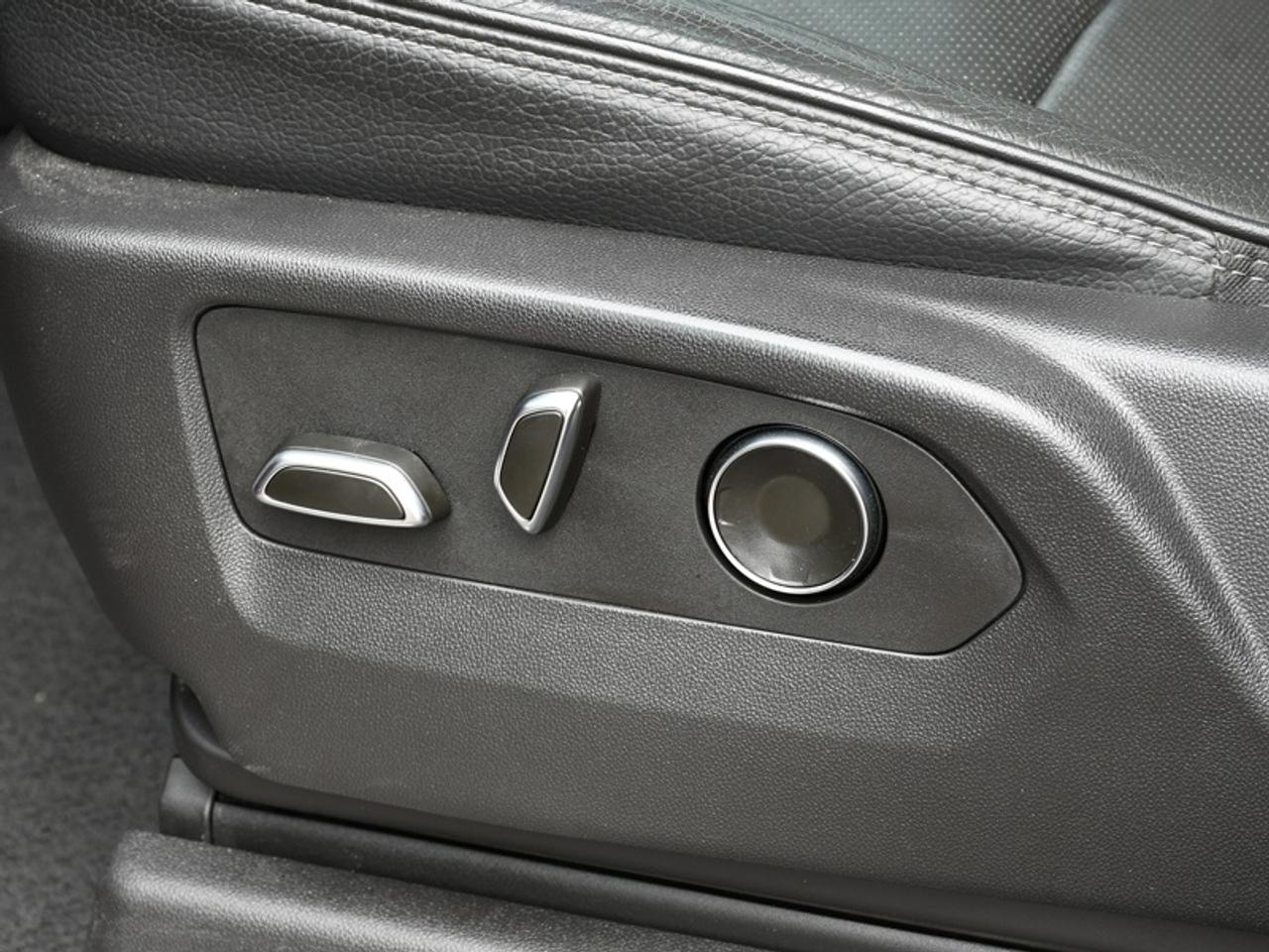 2024 Nissan Kicks SR   CarPlay   Android Auto   Heated Seats & Steer Photo