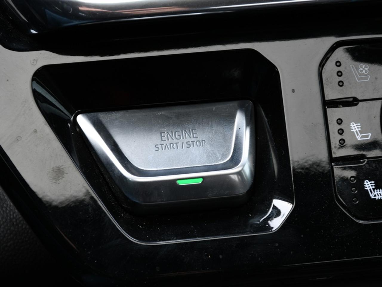 2024 Nissan Kicks SR   CarPlay   Android Auto   Heated Seats & Steer Photo