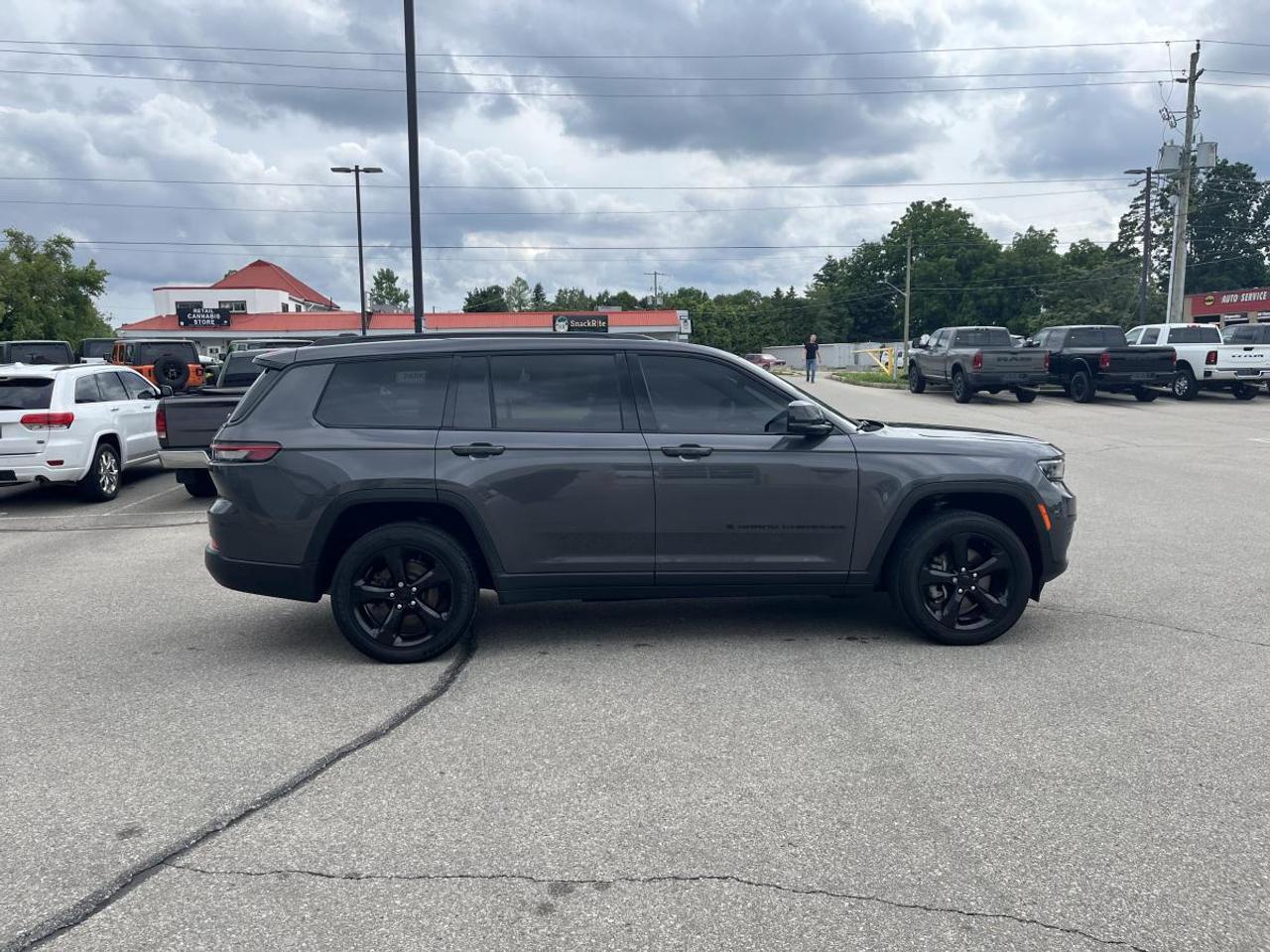 2024 Jeep Grand Cherokee L ALTITUDE 4X4 Photo