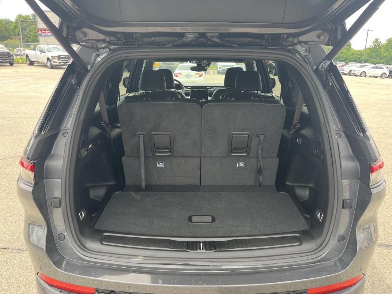 2024 Jeep Grand Cherokee L ALTITUDE 4X4 Photo