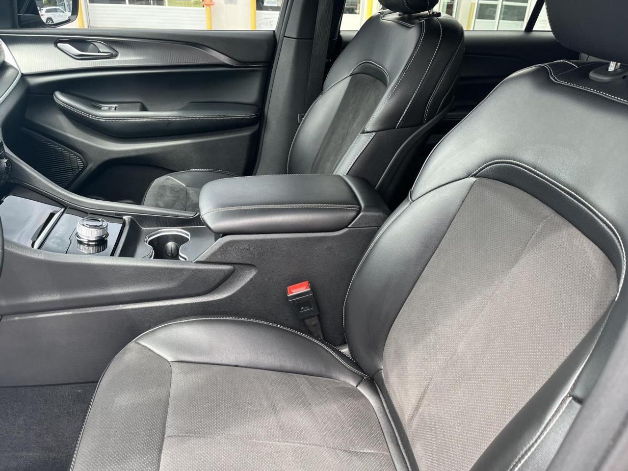 2024 Jeep Grand Cherokee L ALTITUDE 4X4 Photo