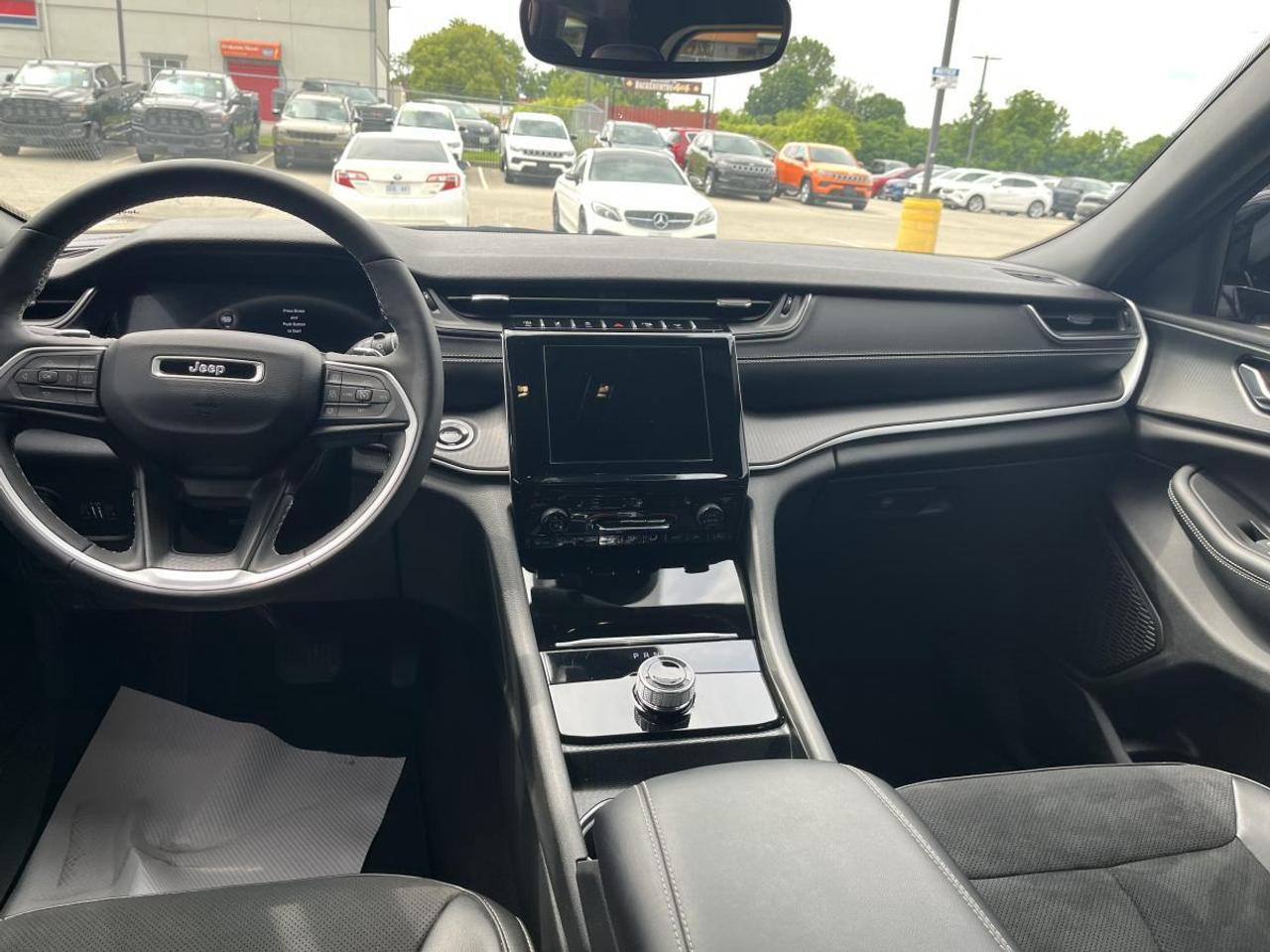 2024 Jeep Grand Cherokee L ALTITUDE 4X4 Photo