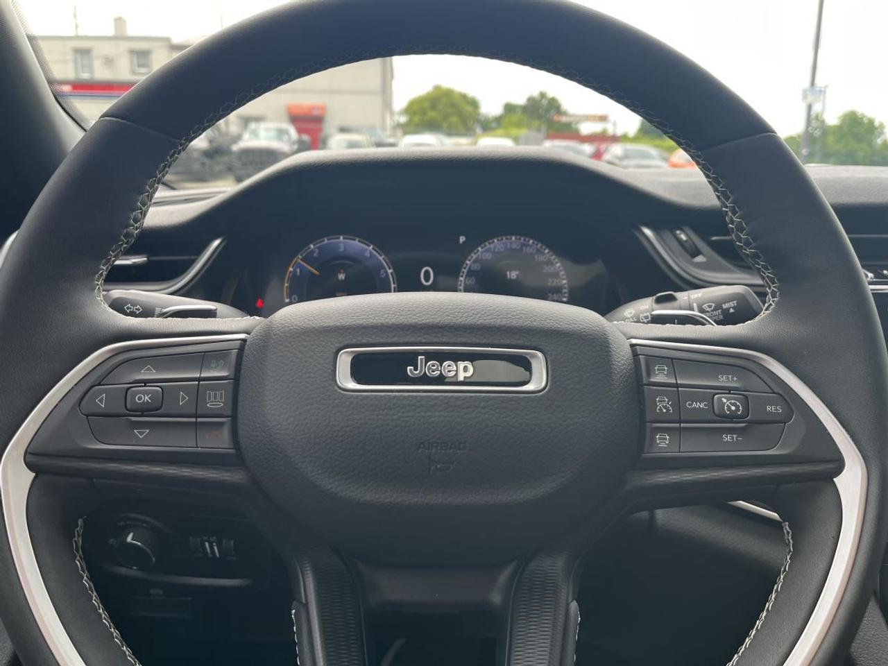 2024 Jeep Grand Cherokee L ALTITUDE 4X4 Photo