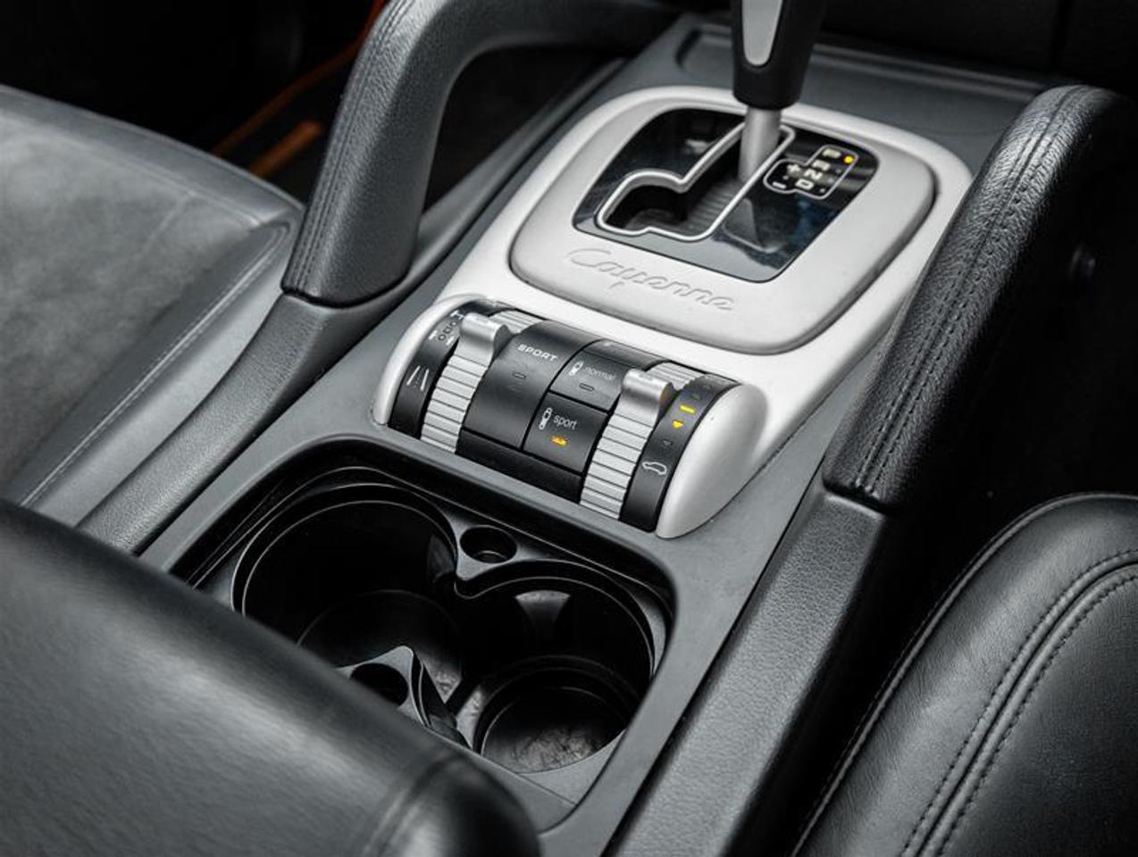 2010 Porsche Cayenne  Photo