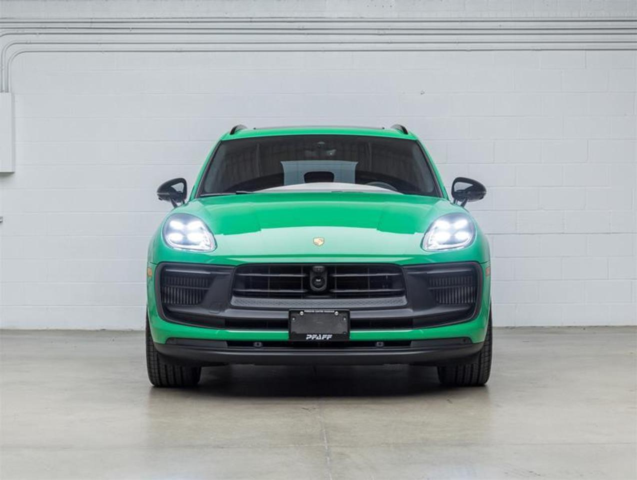 2023 Porsche Macan  Photo