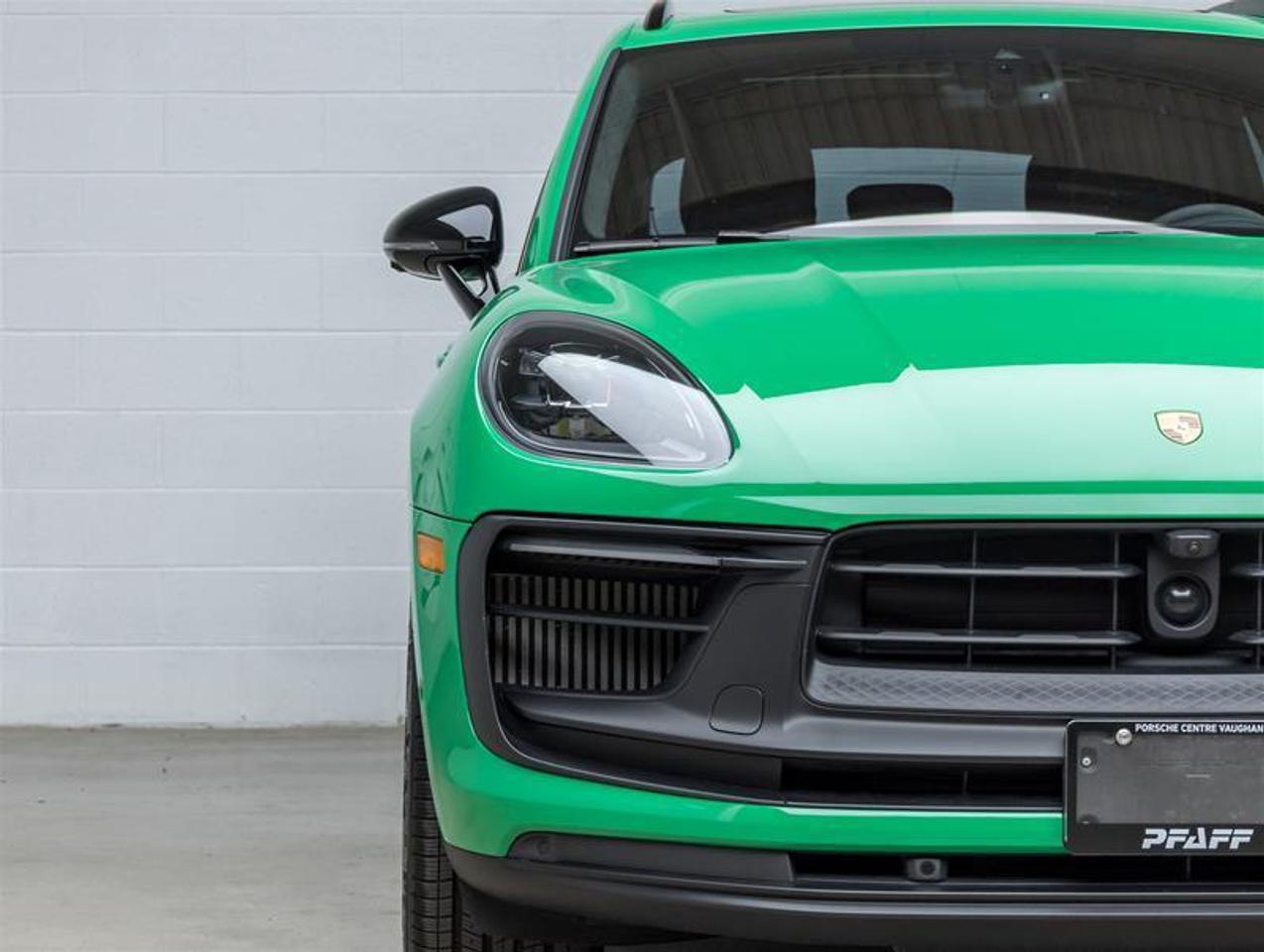 2023 Porsche Macan  Photo2