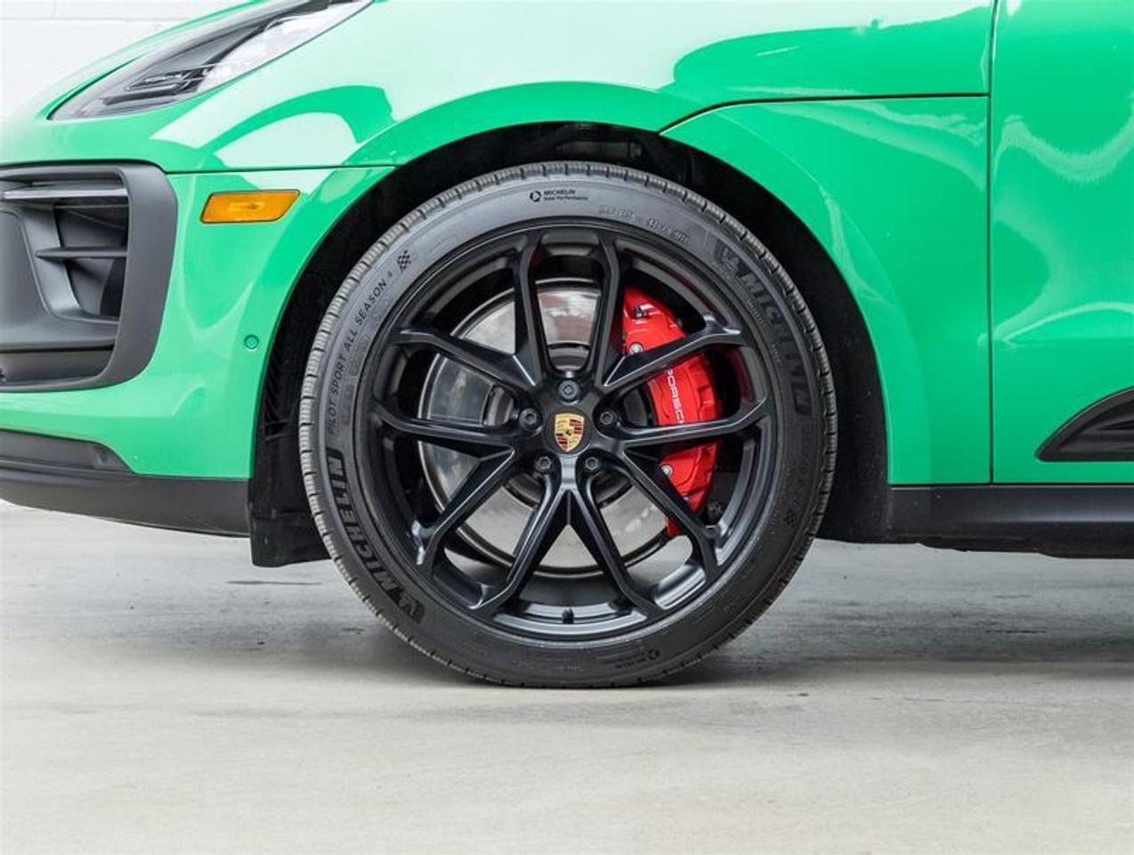 2023 Porsche Macan  Photo