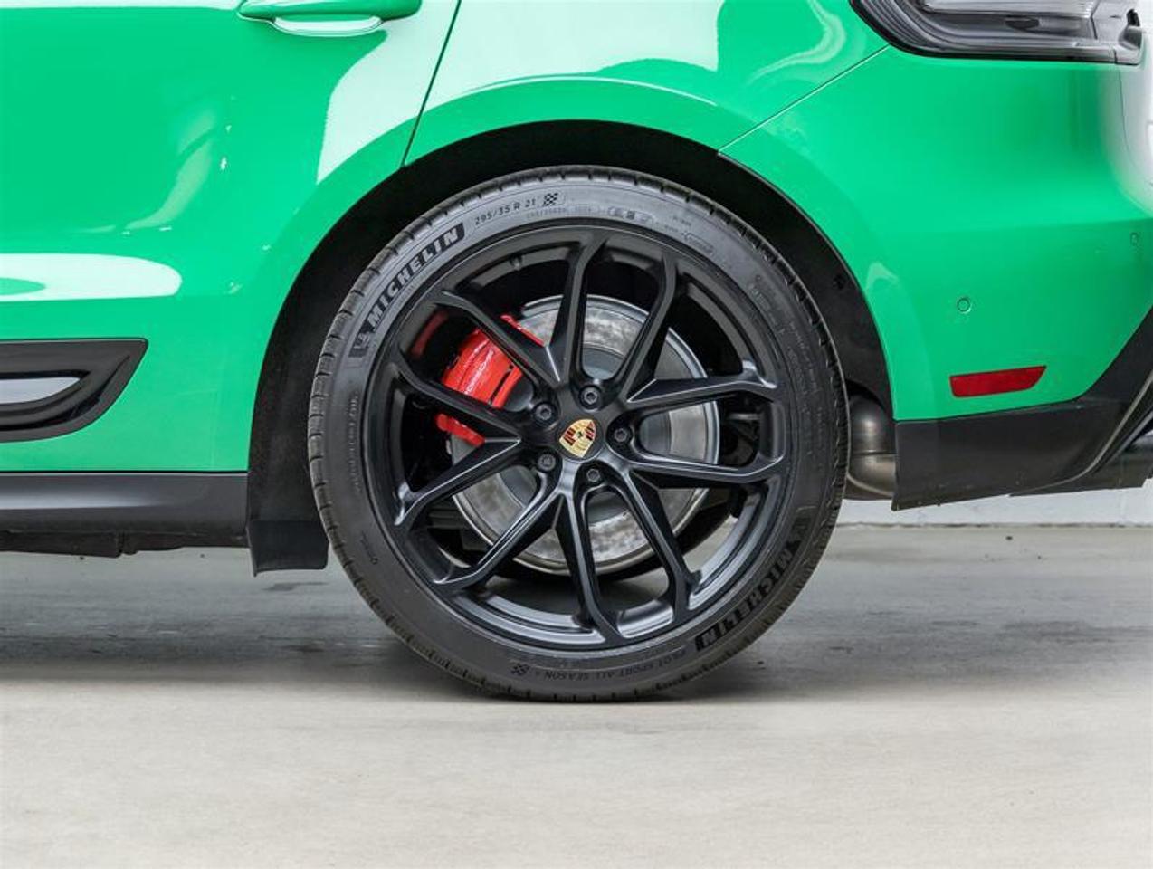 2023 Porsche Macan  Photo