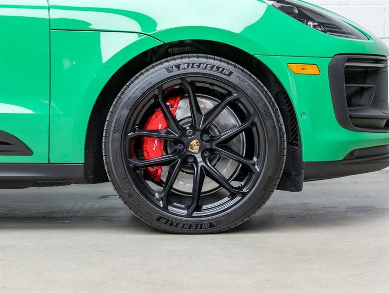 2023 Porsche Macan  Photo