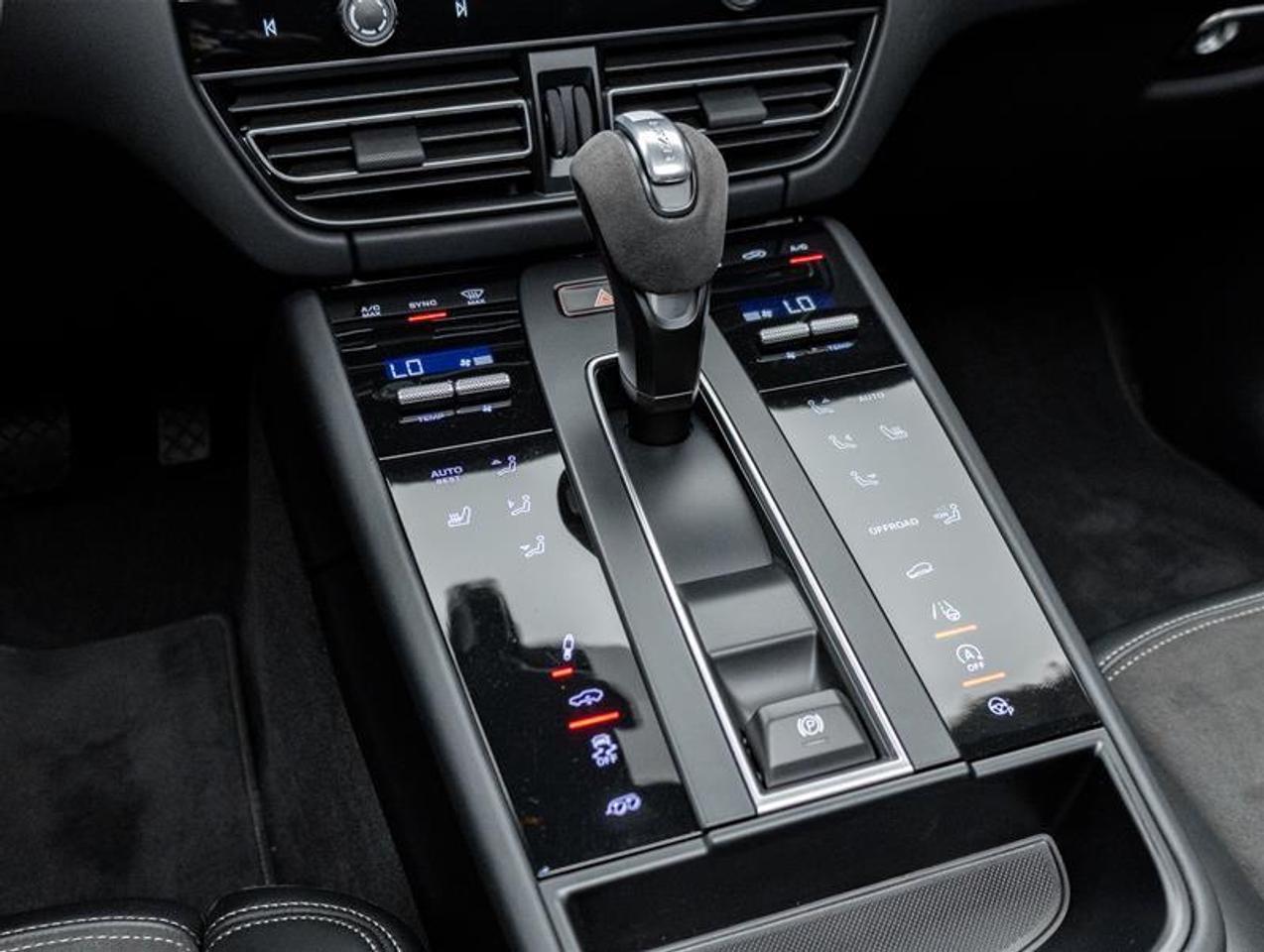 2023 Porsche Macan  Photo