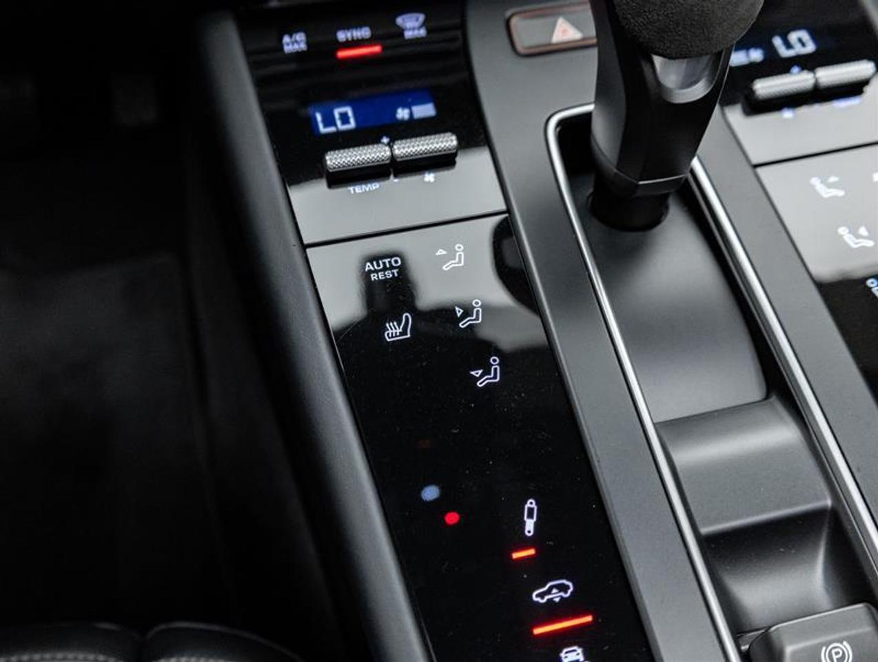 2023 Porsche Macan  Photo