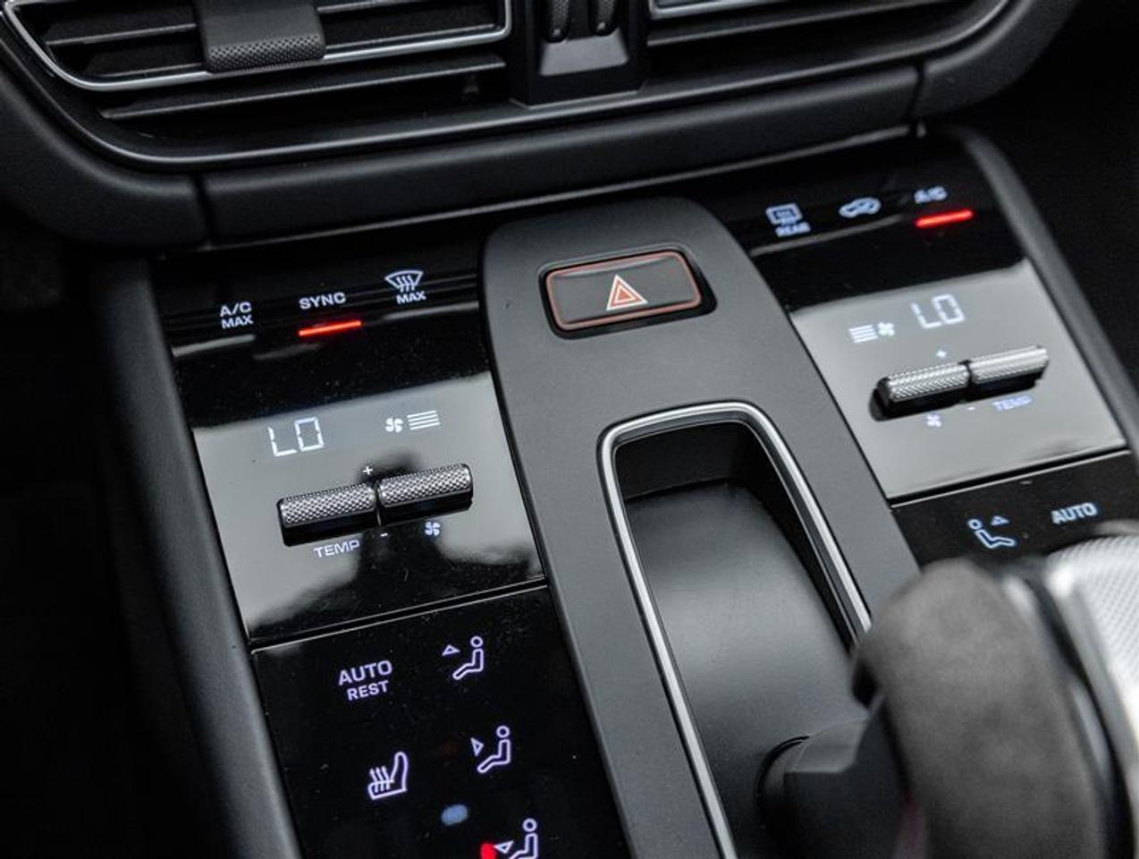 2023 Porsche Macan  Photo
