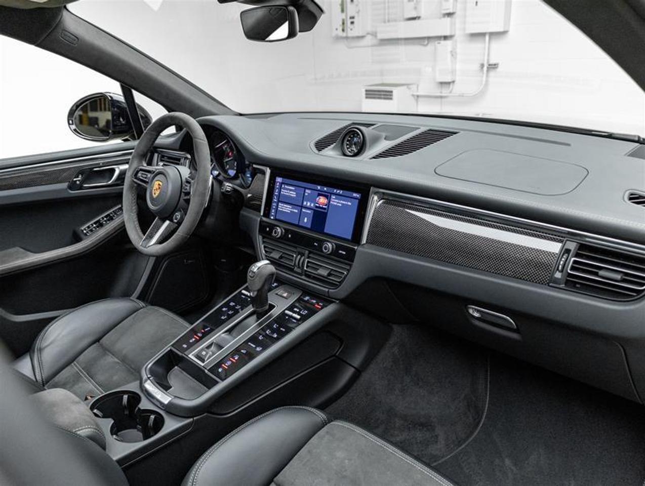 2023 Porsche Macan  Photo