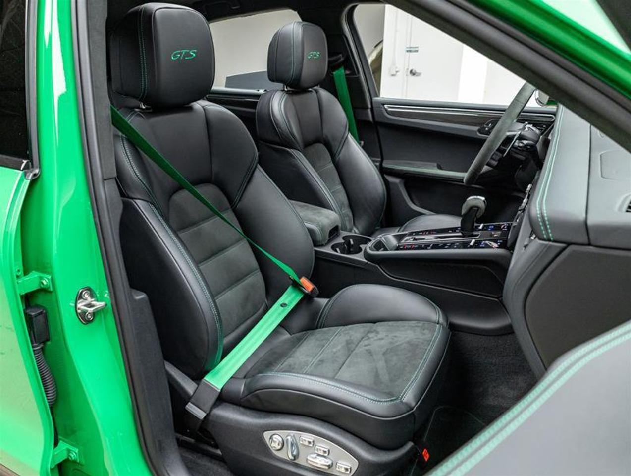 2023 Porsche Macan  Photo