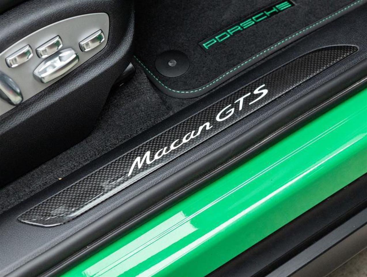2023 Porsche Macan  Photo
