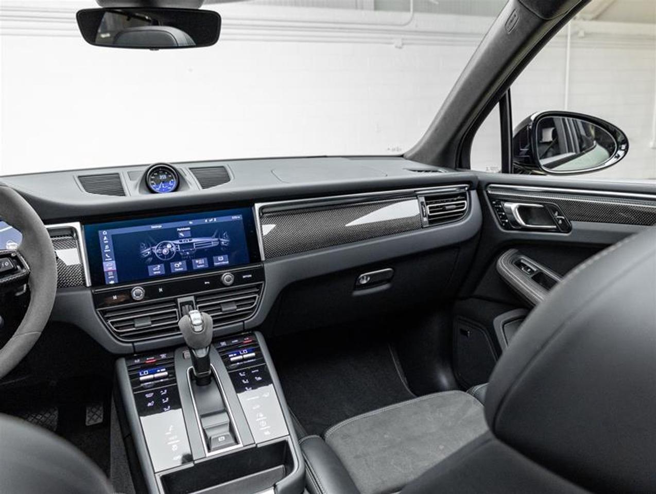 2023 Porsche Macan  Photo
