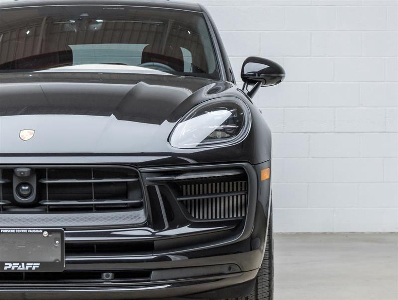 2026 Porsche Macan  Photo