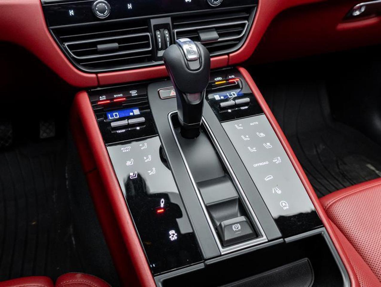 2026 Porsche Macan  Photo