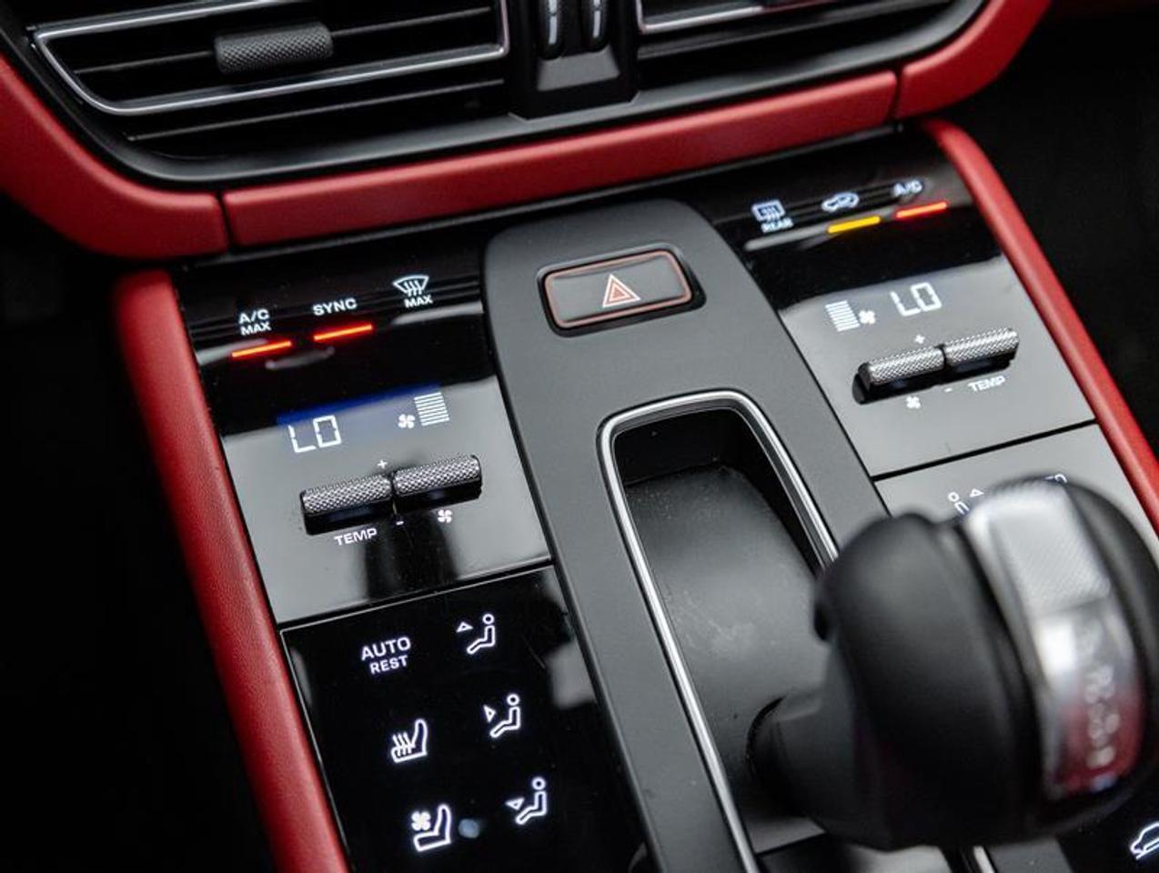 2026 Porsche Macan  Photo