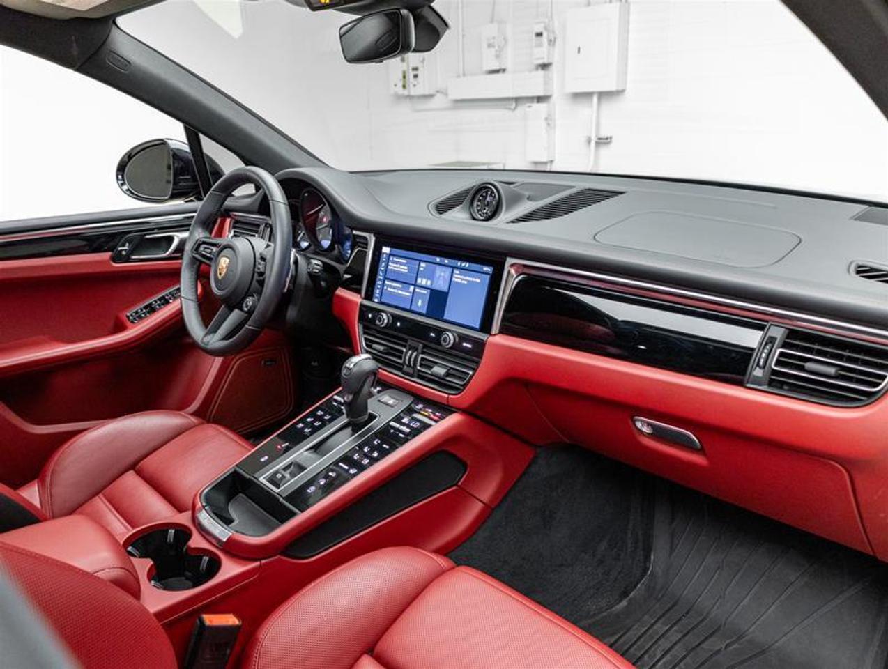 2026 Porsche Macan  Photo