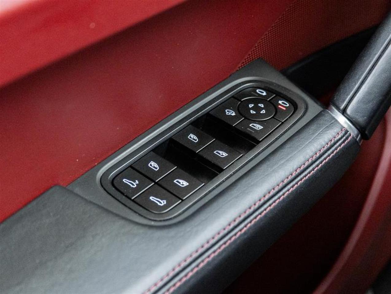2023 Porsche Cayenne  Photo