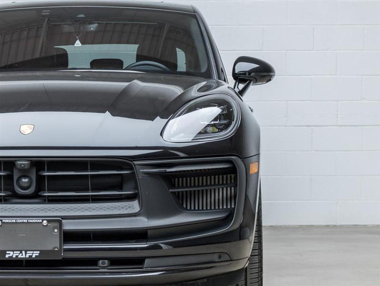 2024 Porsche Macan  Photo3