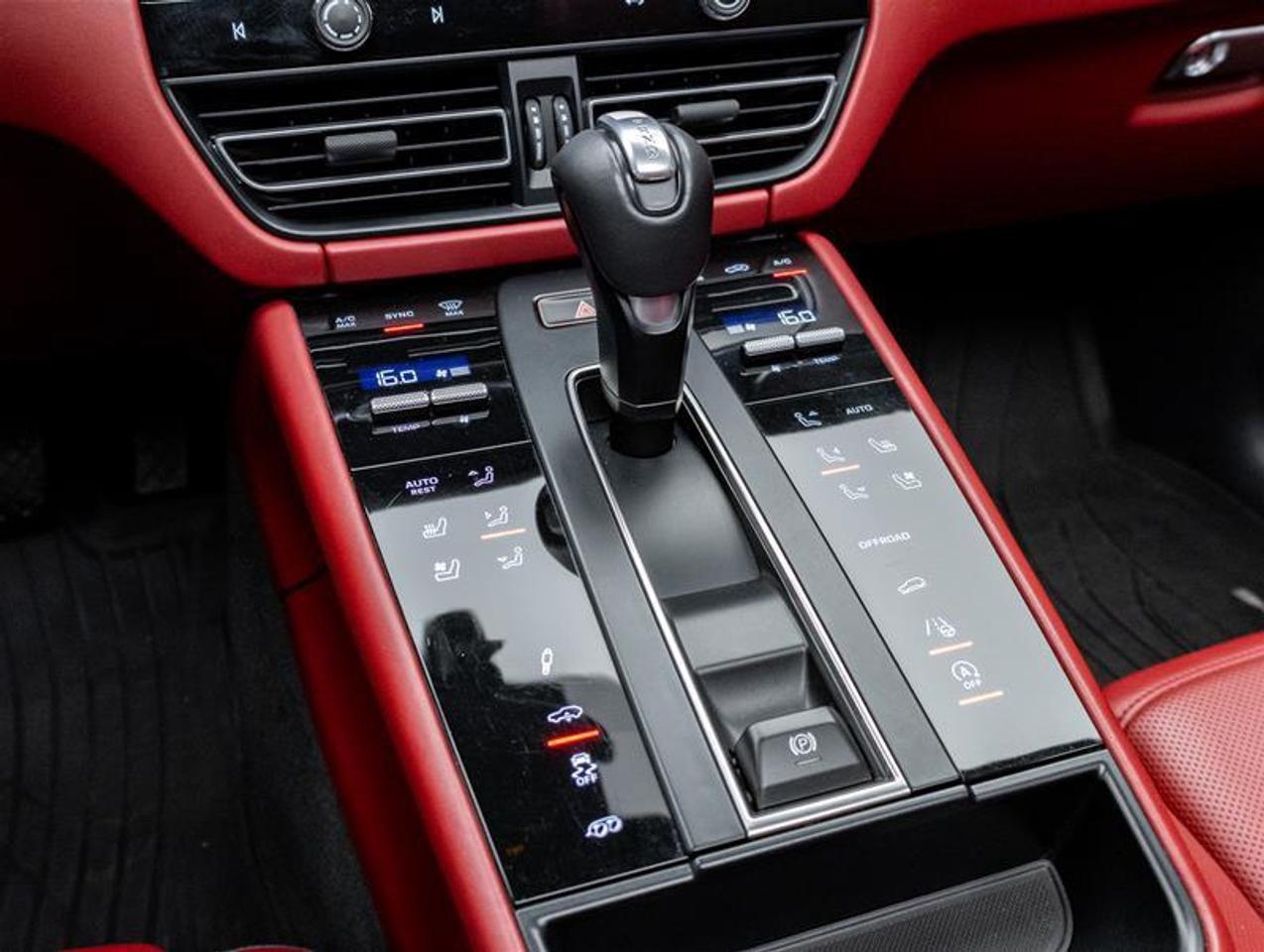2024 Porsche Macan  Photo