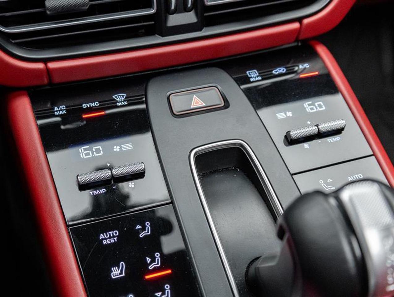 2024 Porsche Macan  Photo