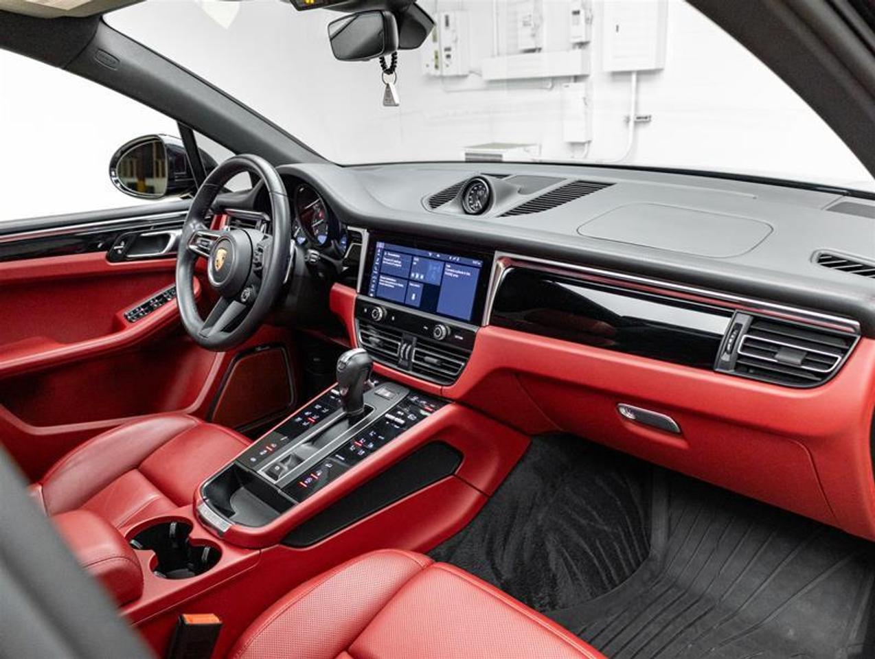 2024 Porsche Macan  Photo