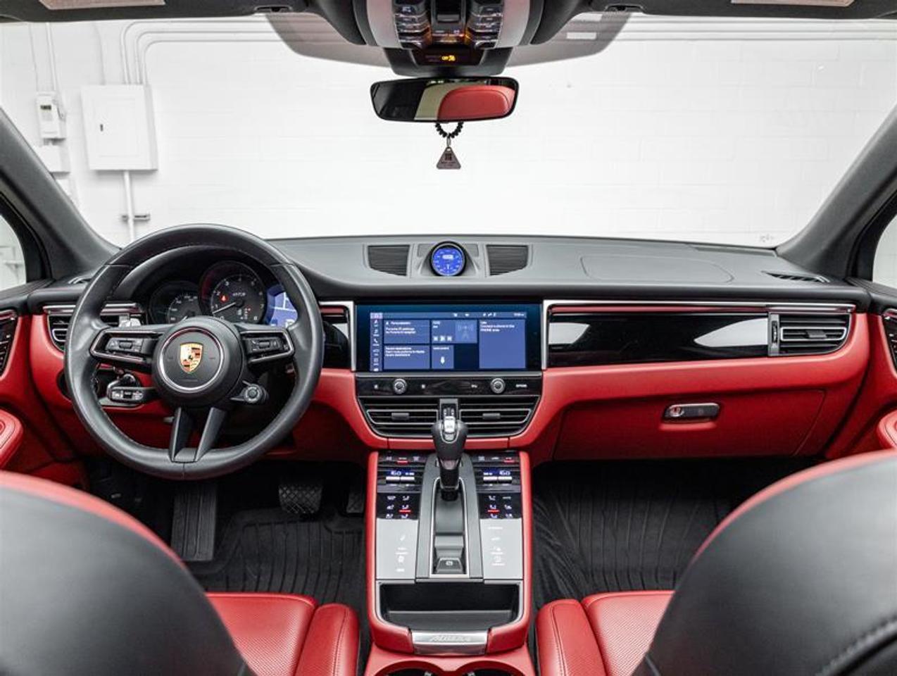 2024 Porsche Macan  Photo