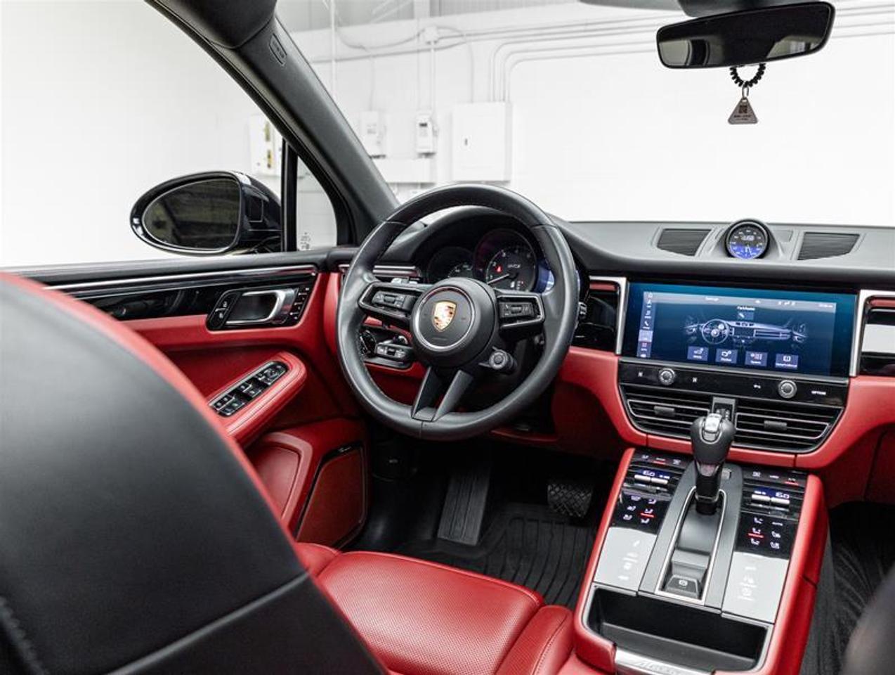 2024 Porsche Macan  Photo